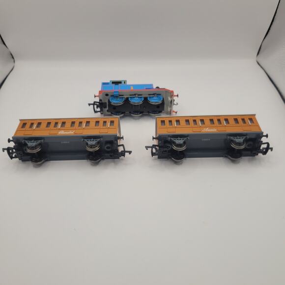 2002 Limited Bachmann Thomas the Tank Engine with Annie and Clarabel - Picture 4 of 10